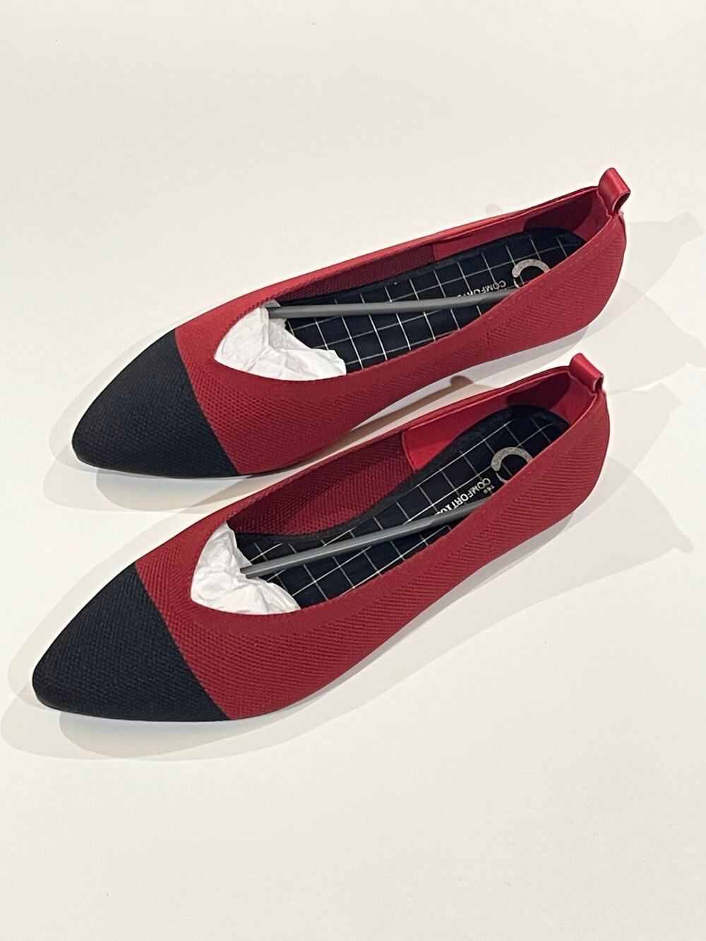Journee Collection Womens VEATA Red Pointed Toe Flats Size 10